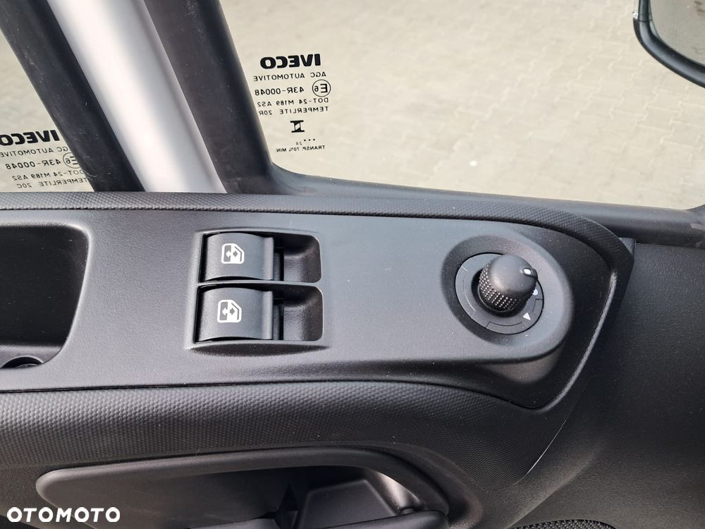 Iveco Daily 35S18 izoterma 8 EP z spojlerem i agregatem - 18