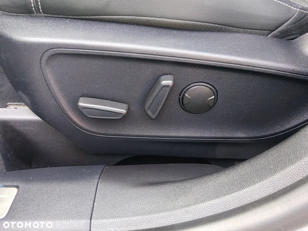Ford Kuga - 32