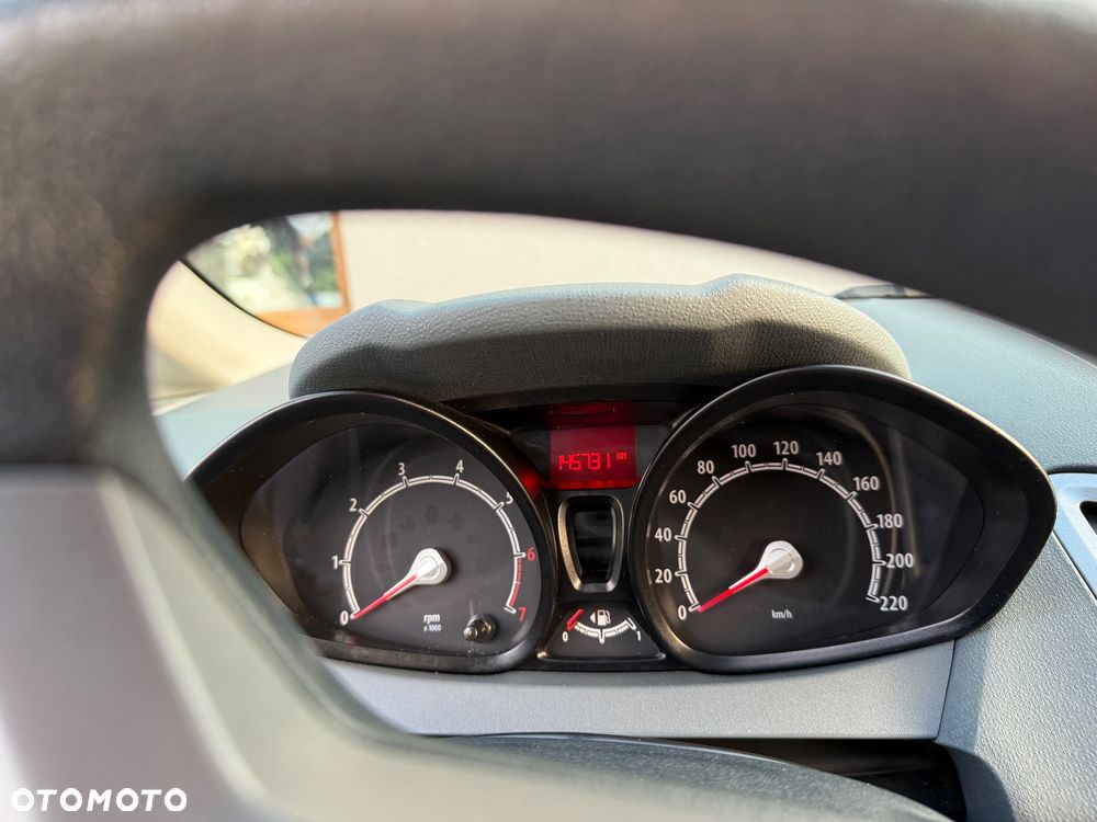 Ford Fiesta 1.25 Trend - 31
