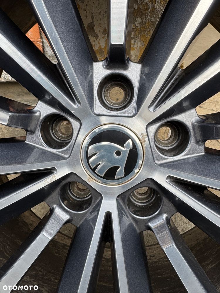 Kompletne opony Skoda Superb 3 Trinity 8x19 5x112 ET44 antracyt Hankook 235/40 R19 - 13