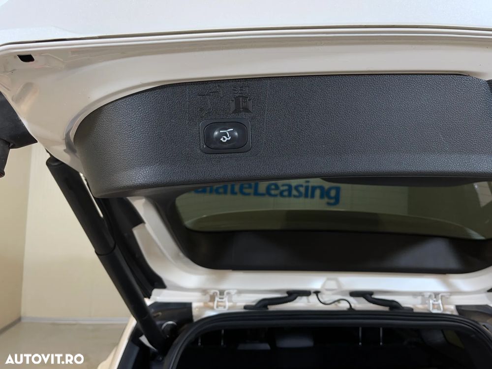 Ford Kuga 2.0 TDCi 4WD Powershift ST-Line - 26