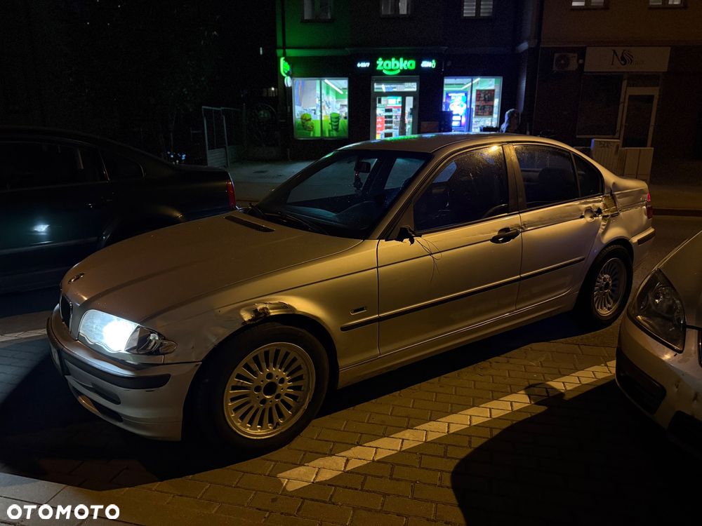 BMW Seria 3 318i - 4