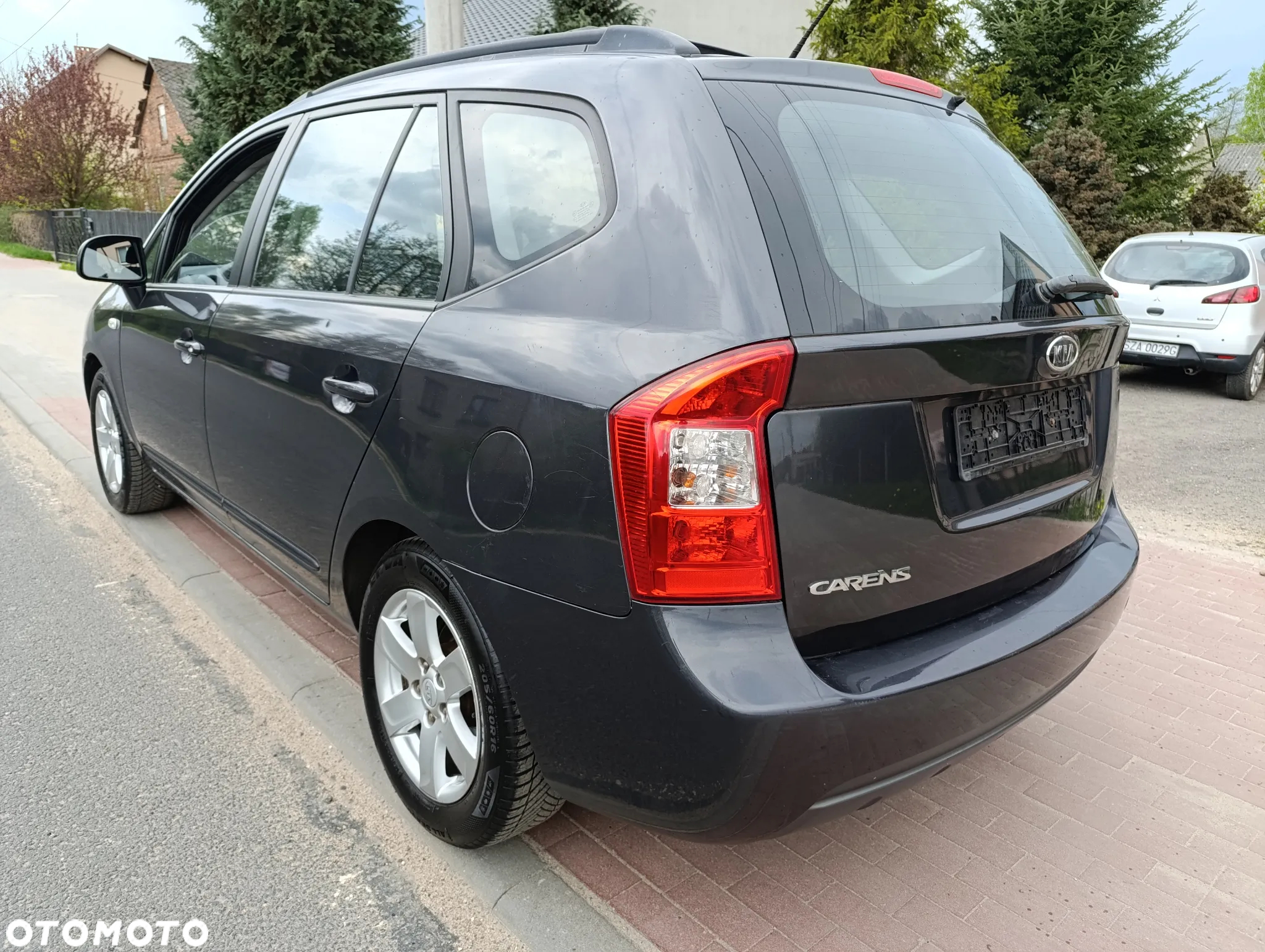 Kia Carens 2.0 CVVT LX - 4