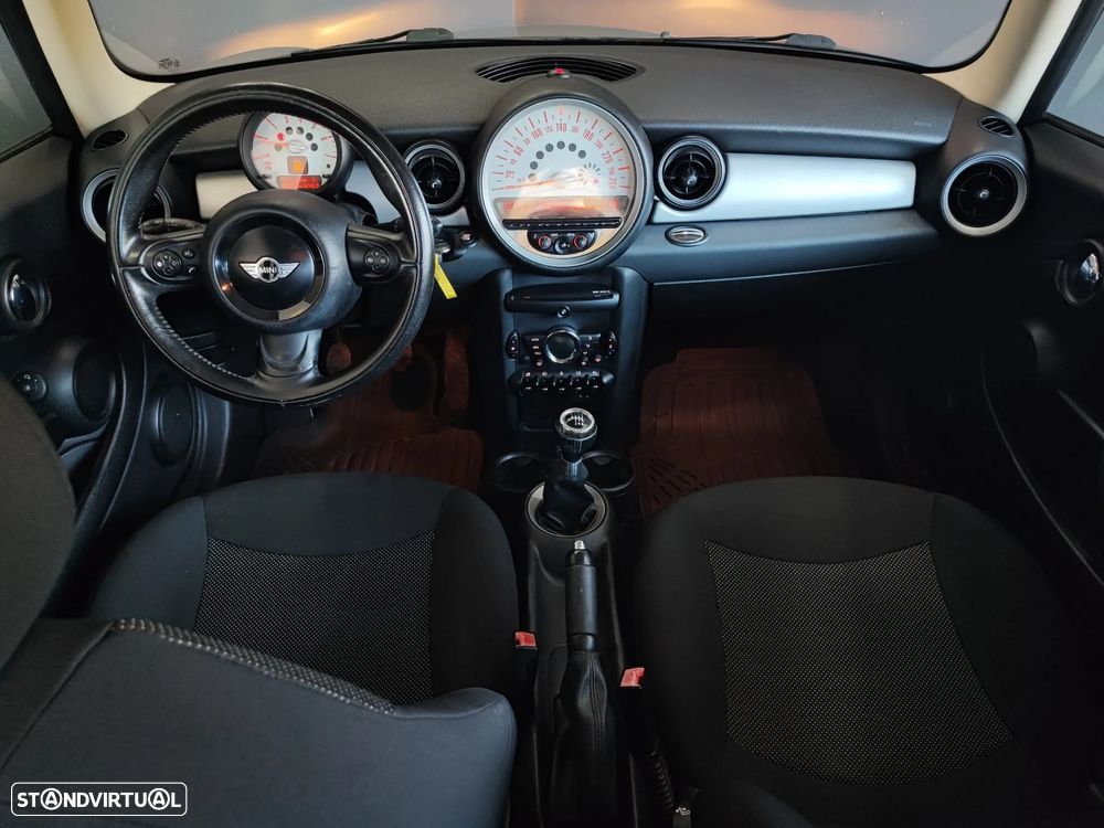 MINI 3 Portas One D - 24