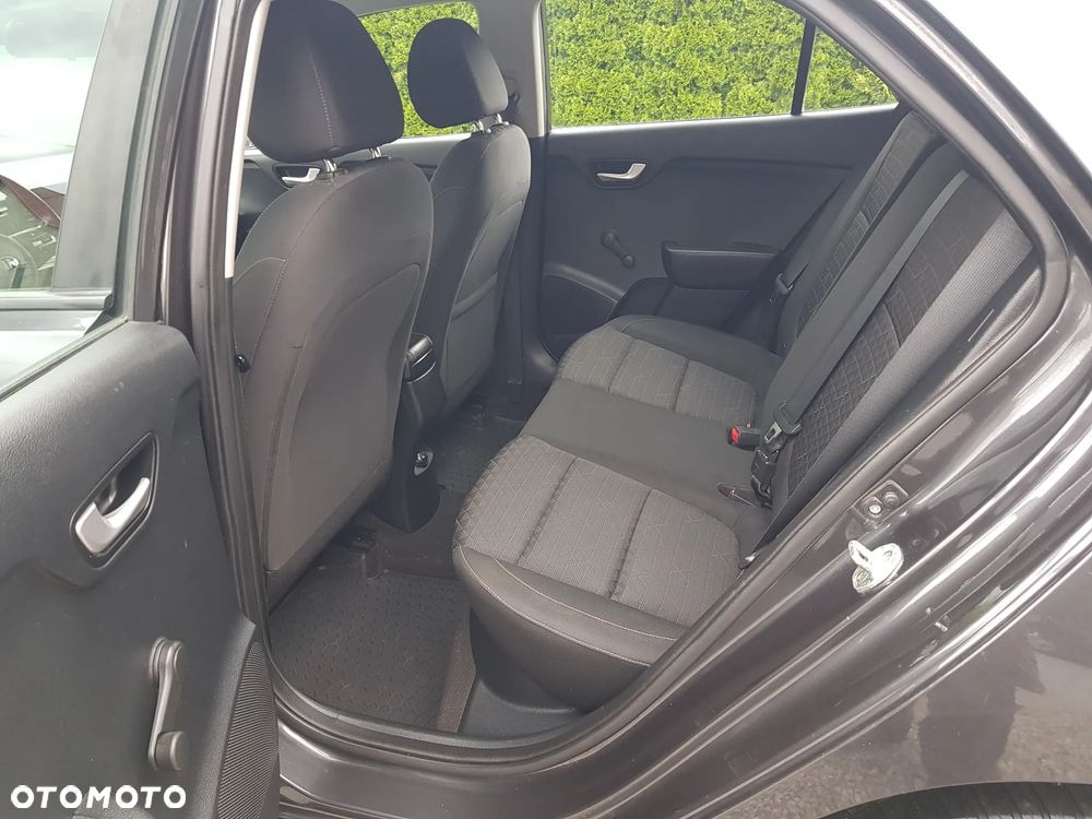 Kia Rio - 16
