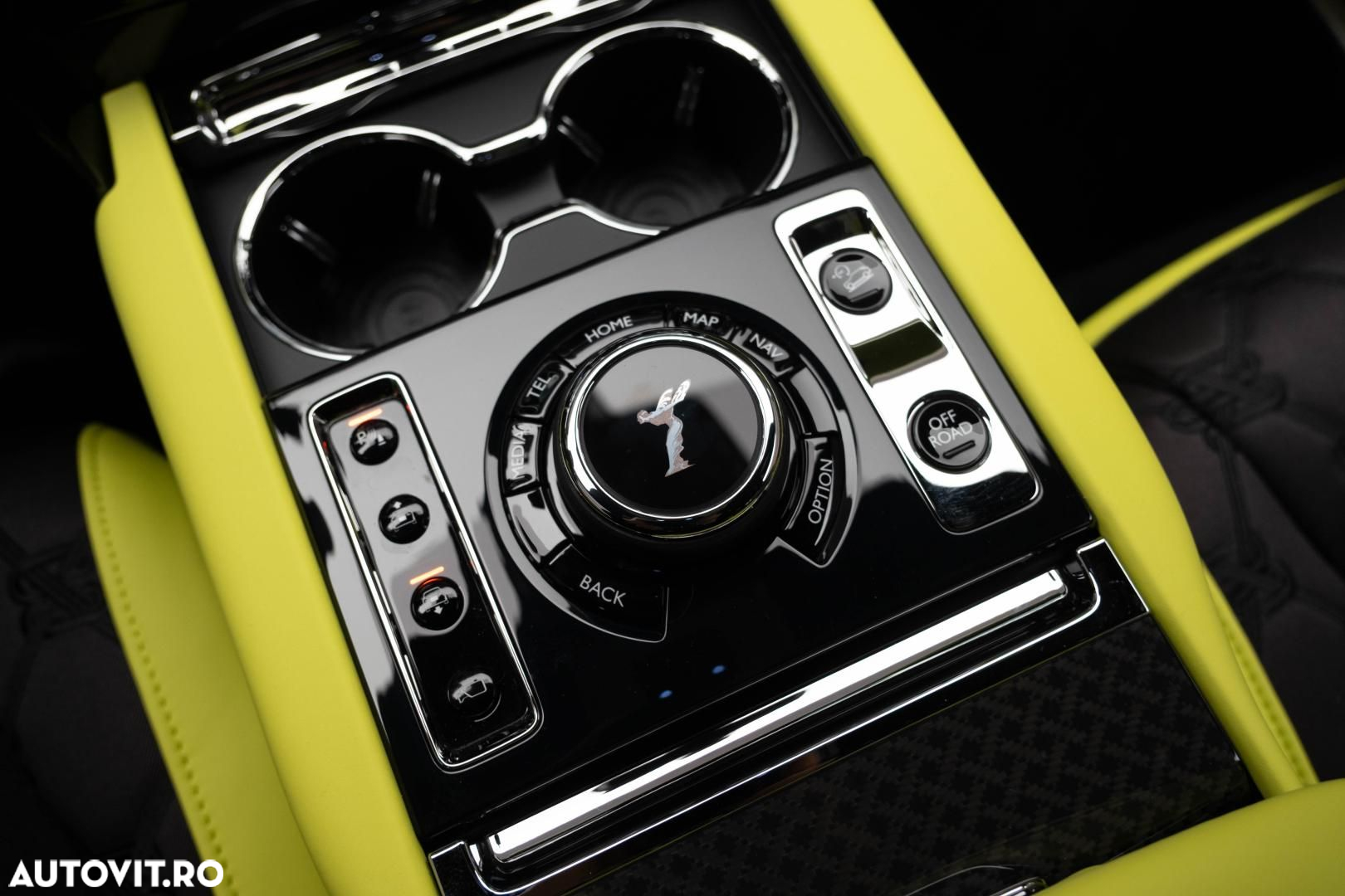 Rolls-Royce Cullinan - 30