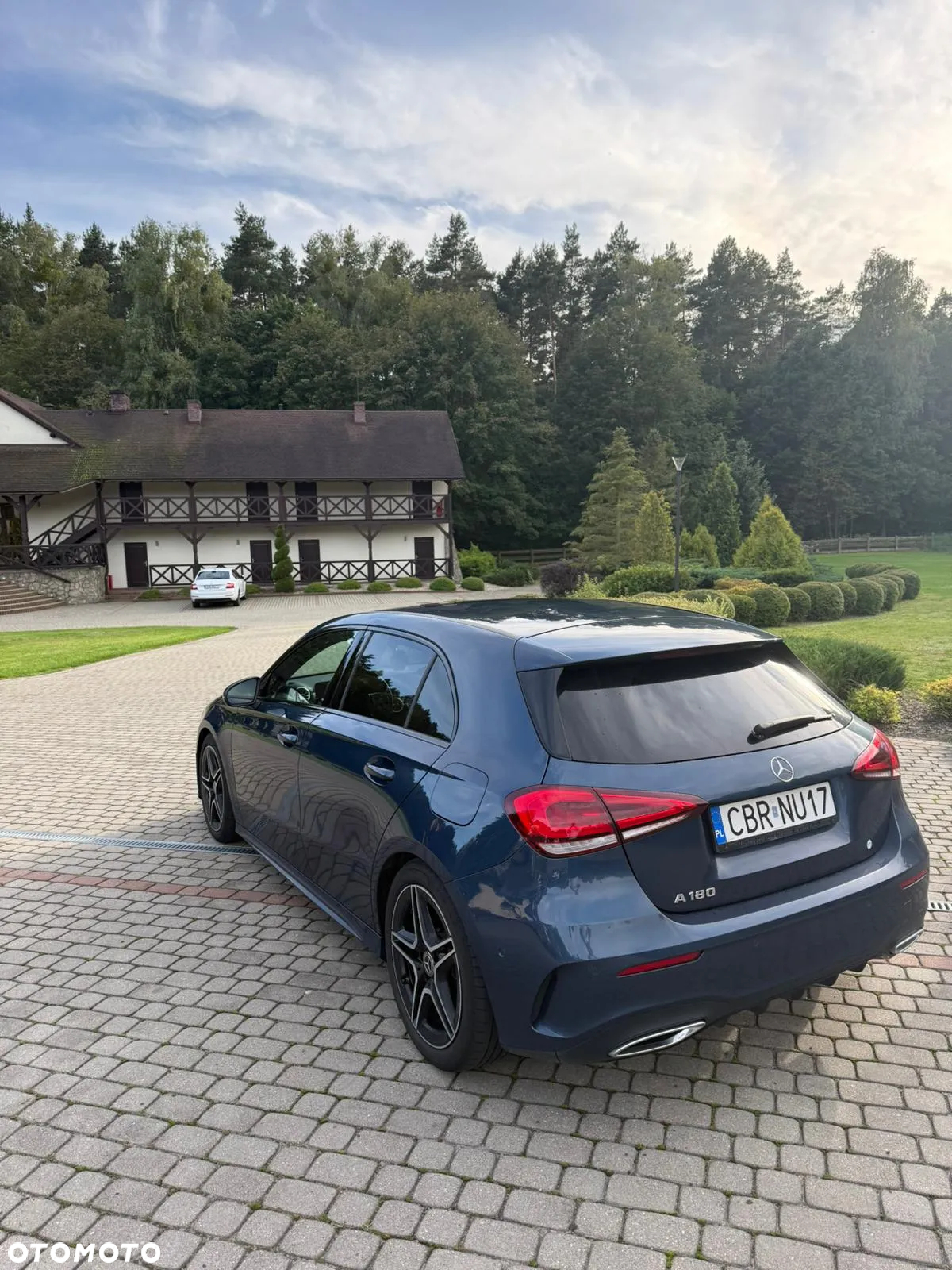 Mercedes-Benz Klasa A 180 AMG Line 7G-DCT - 4
