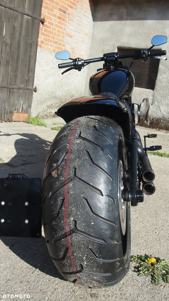 Harley-Davidson Softail Street Bob - 30