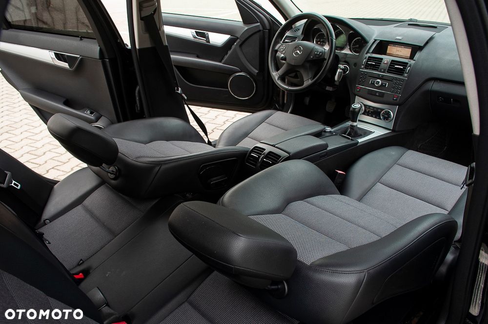 Mercedes-Benz C-Class 2009 photo 5