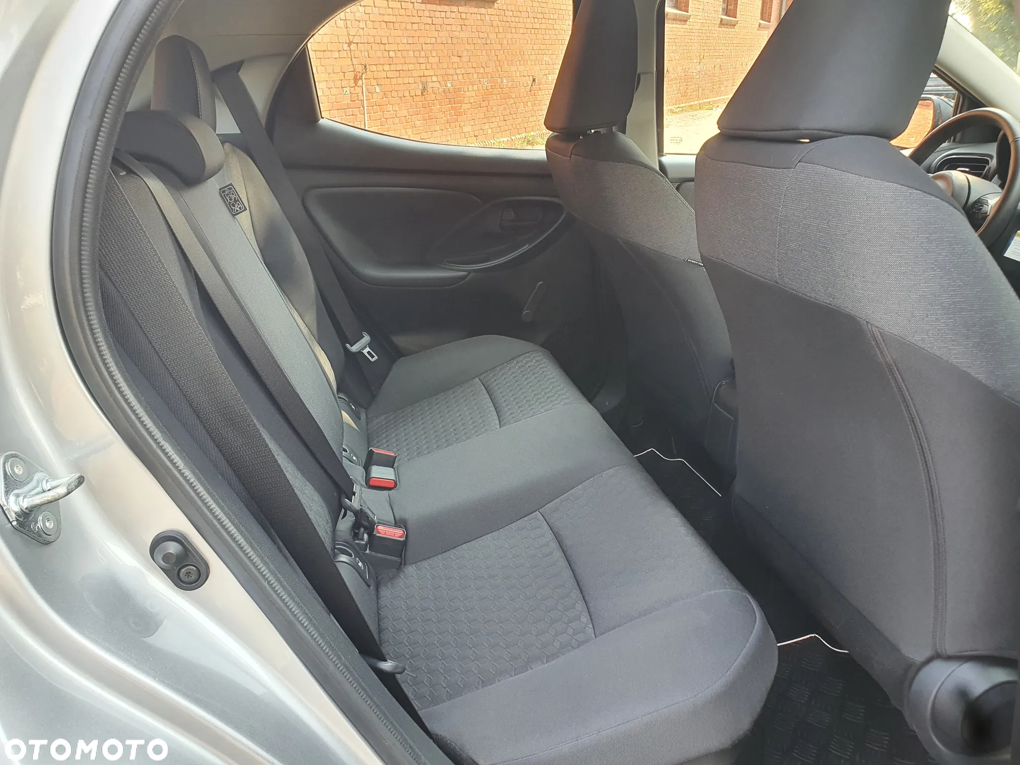 Toyota Yaris Hybrid 1.5 VVT-i Comfort mit Design Paket - 12