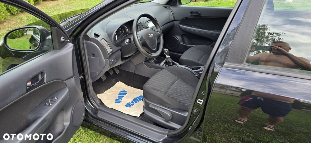 Hyundai i30 1.4 Base + - 12