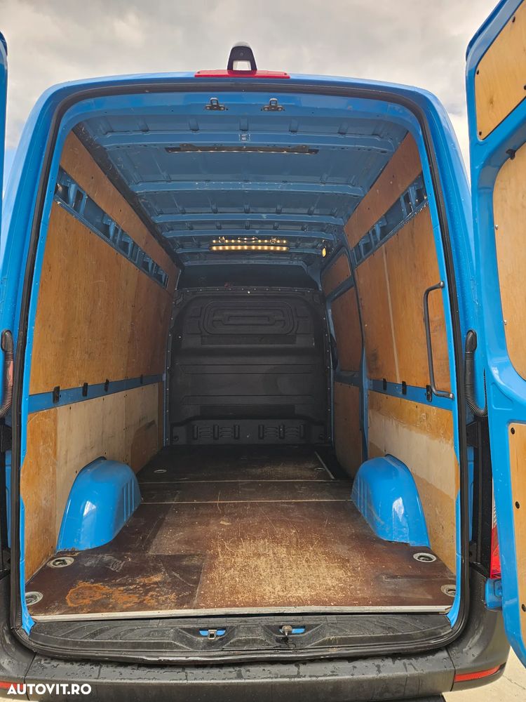 Mercedes-Benz Sprinter - 12