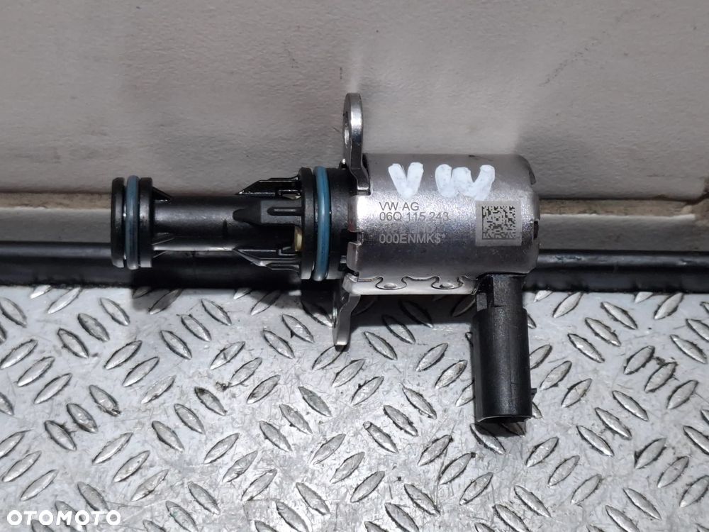 Czujnik ciśnienia oleju 2,0 TFSI Volkswagen Audi Seat nr 06Q115243 - 1