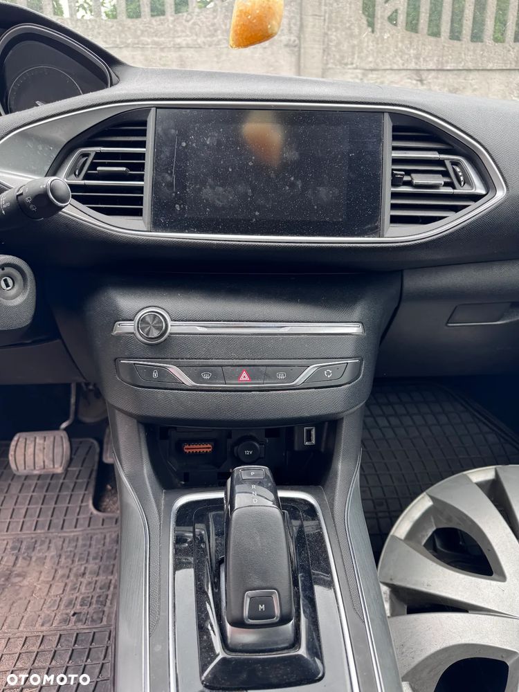 Peugeot 308 1.5 BlueHDi Active Pack Business S&S EAT8 - 5
