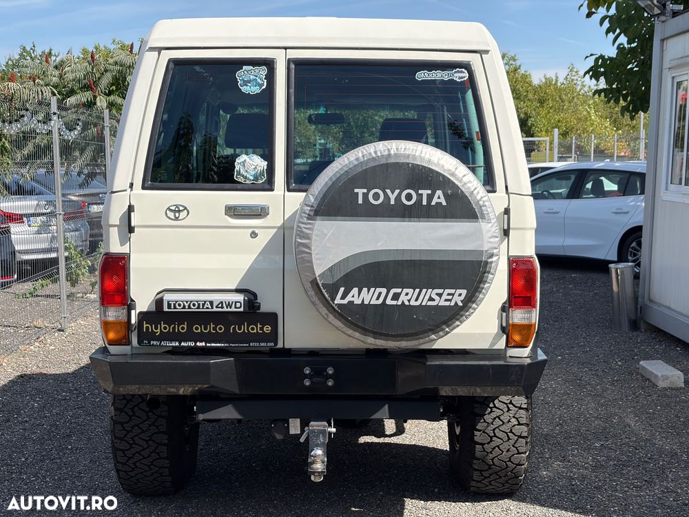 Toyota Land Cruiser - 4