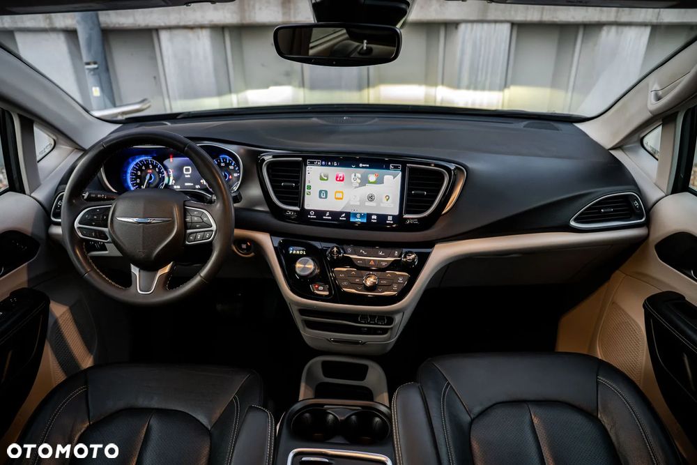 Chrysler Pacifica - 10