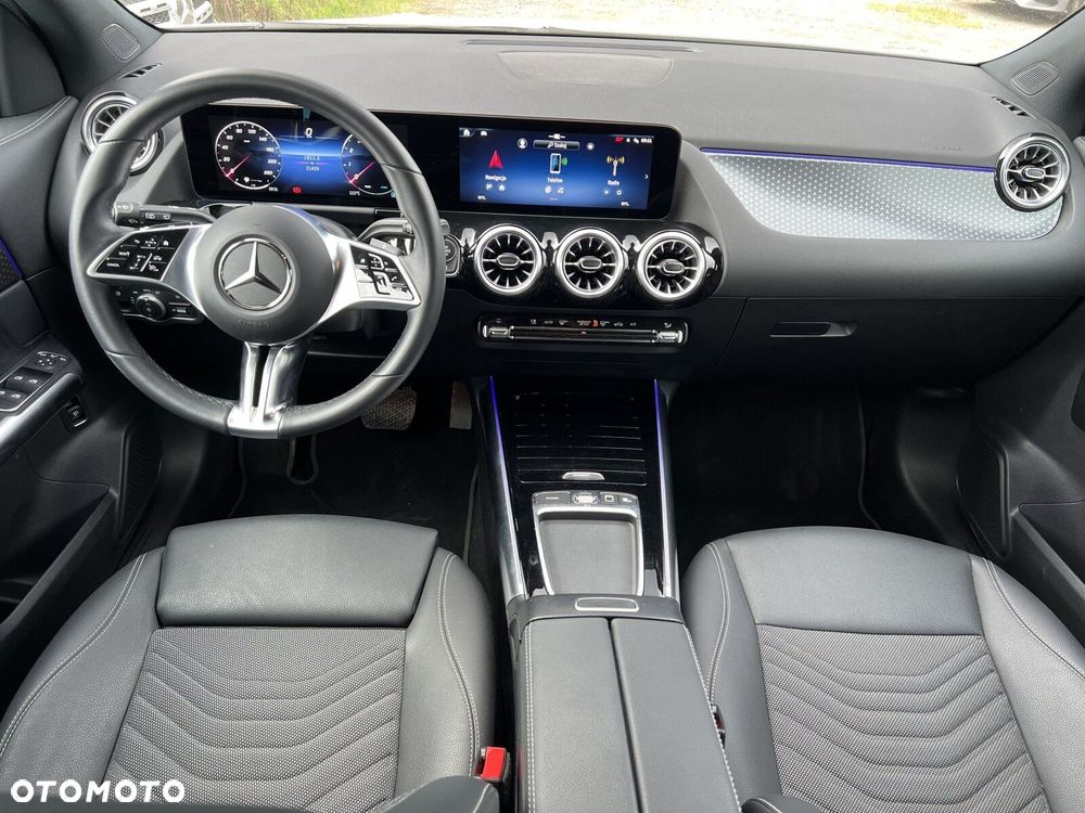 Mercedes-Benz GLA - 12