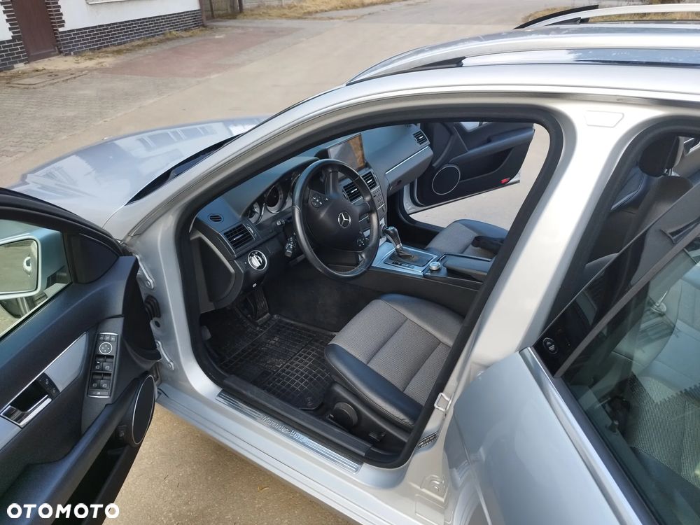 Mercedes-Benz Klasa C 200 CGI Automatik BlueEFFICIENCY Avantgarde - 18