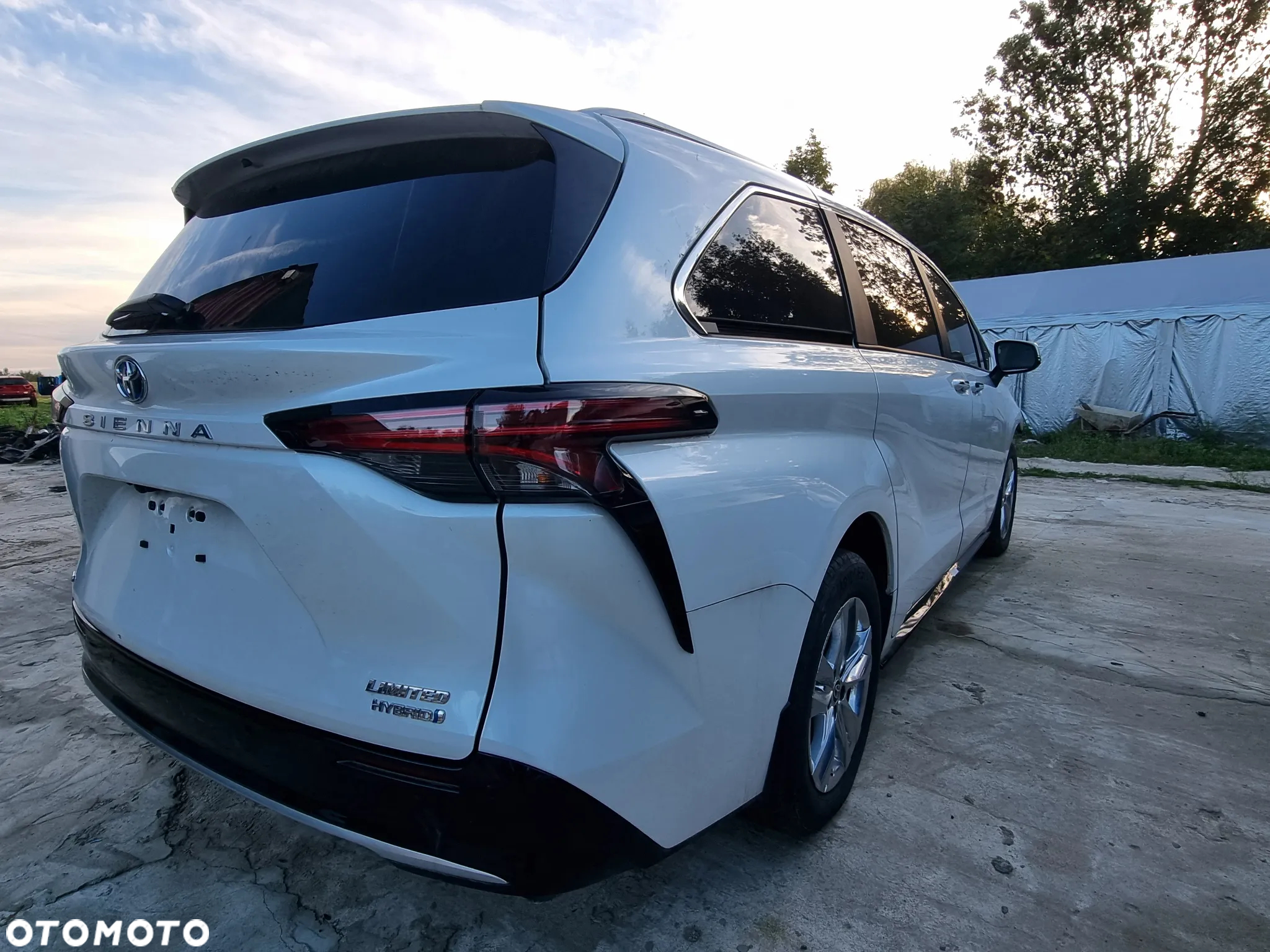 Toyota Sienna - 4