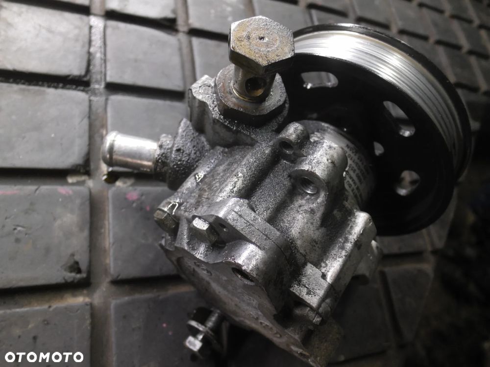 AUDI A4 B7 2.0 TDI 140KM BPW pompa wspomagania 8E0145155N - 2
