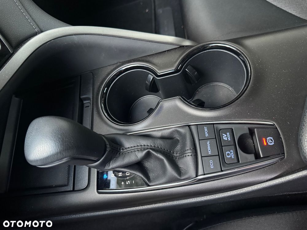 Toyota Camry 2.5 Hybrid Executive CVT - 26