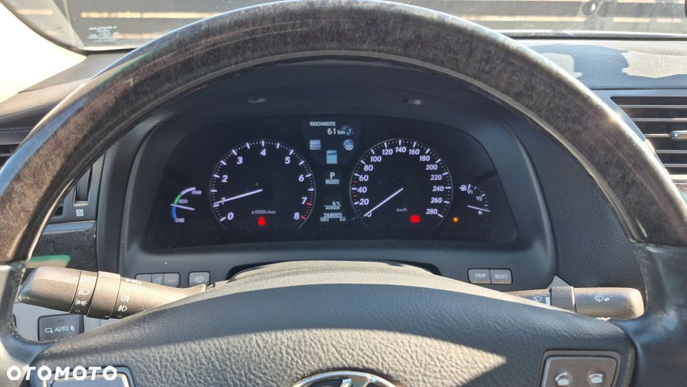 Lexus LS - 5