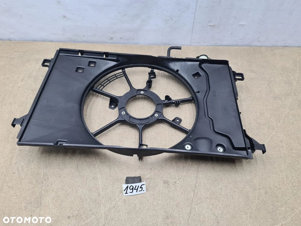 Toyota Yaris 4 IV 16711-K0060 obudowa wentylatora ze zbiorniczkiem wyrównawczym - 9
