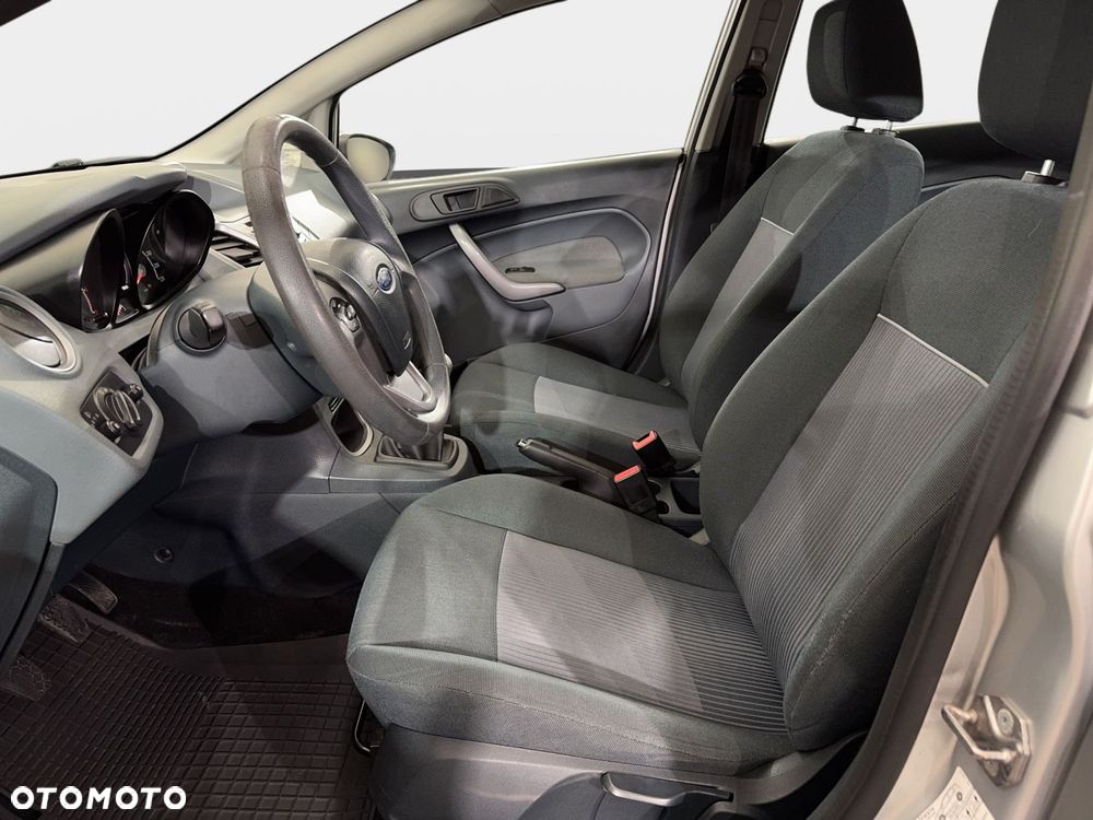 Ford Fiesta - 10