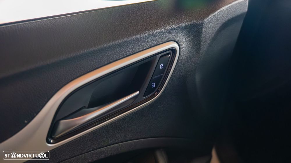 MG ZS EV Luxury - 12