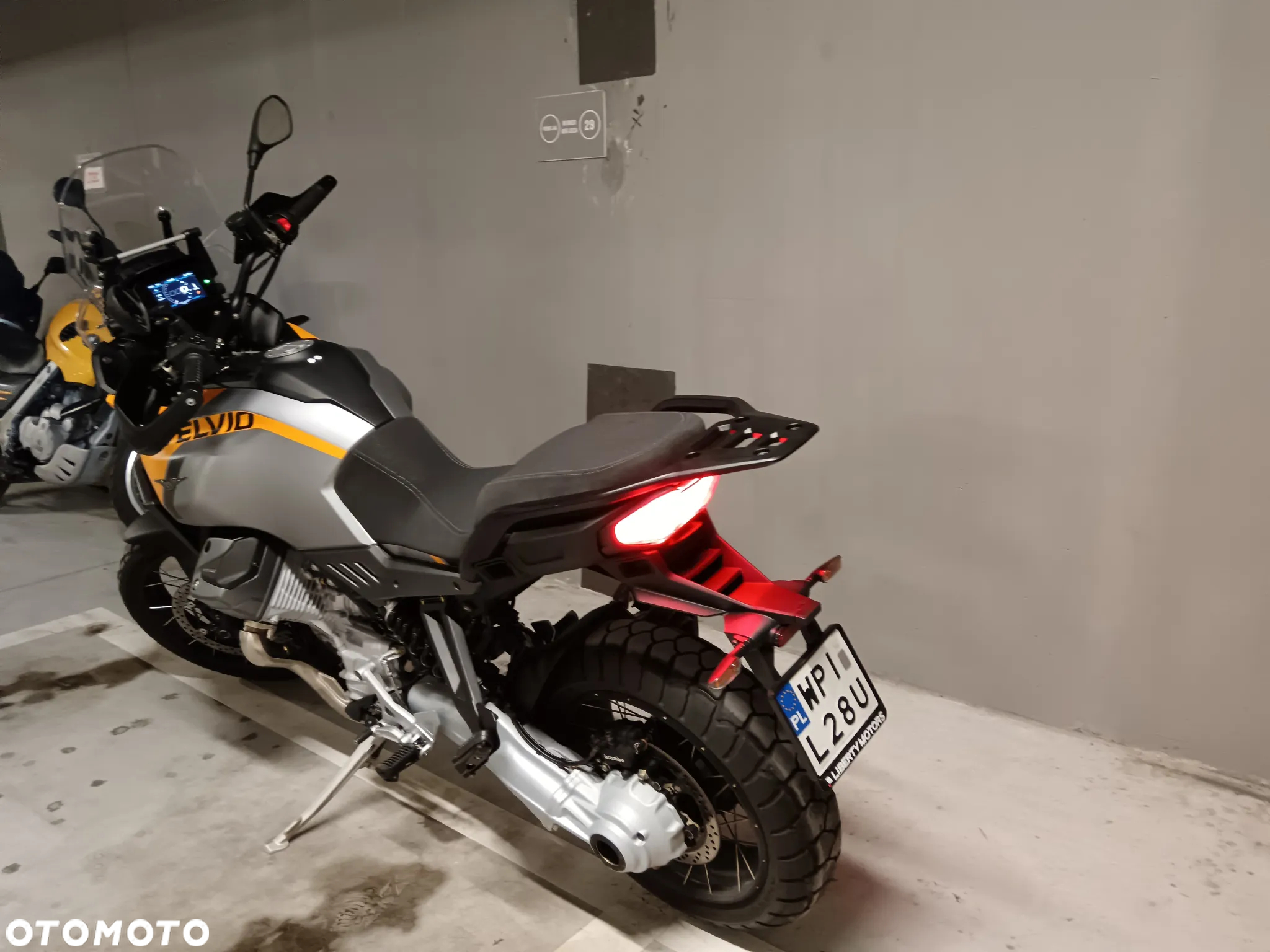 Moto Guzzi Stelvio - 3