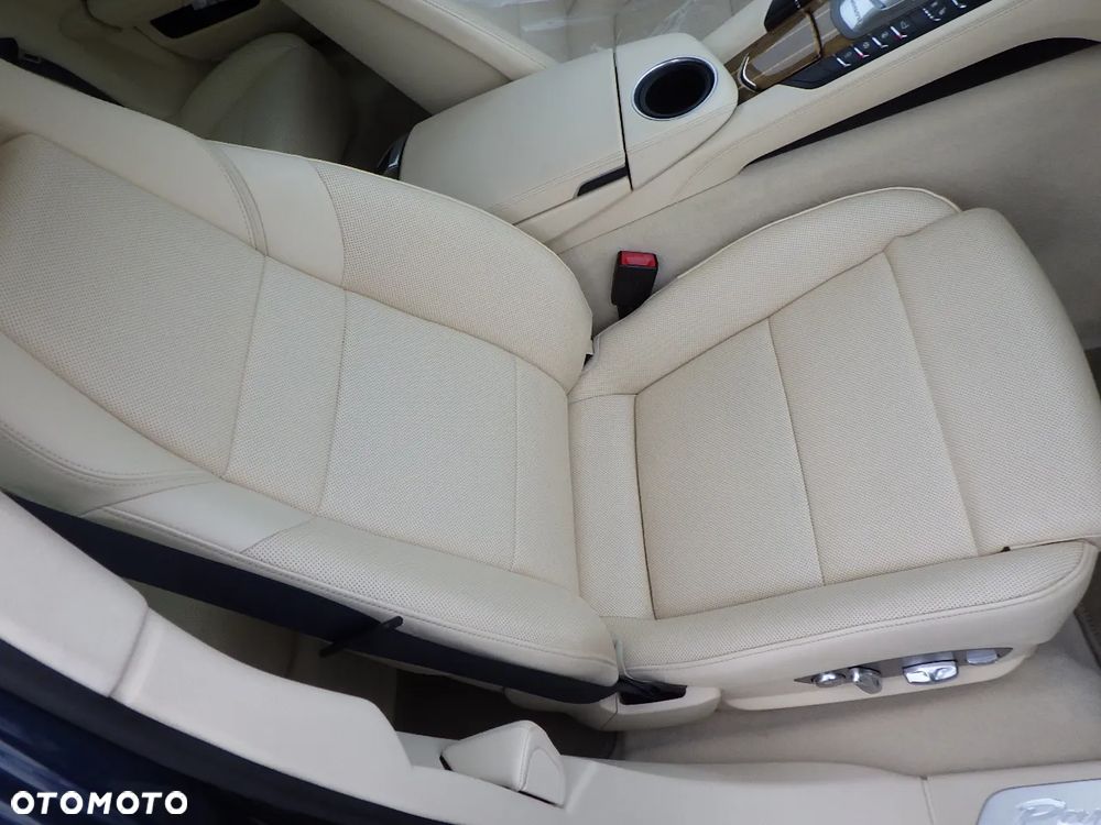 Porsche Panamera GTS PDK - 33