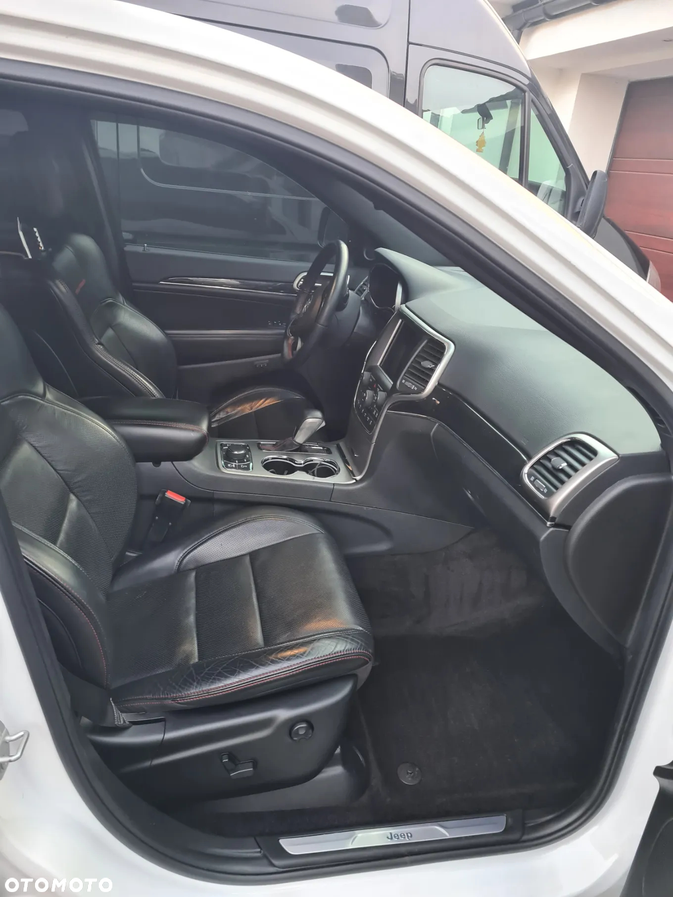 Jeep Grand Cherokee - 12