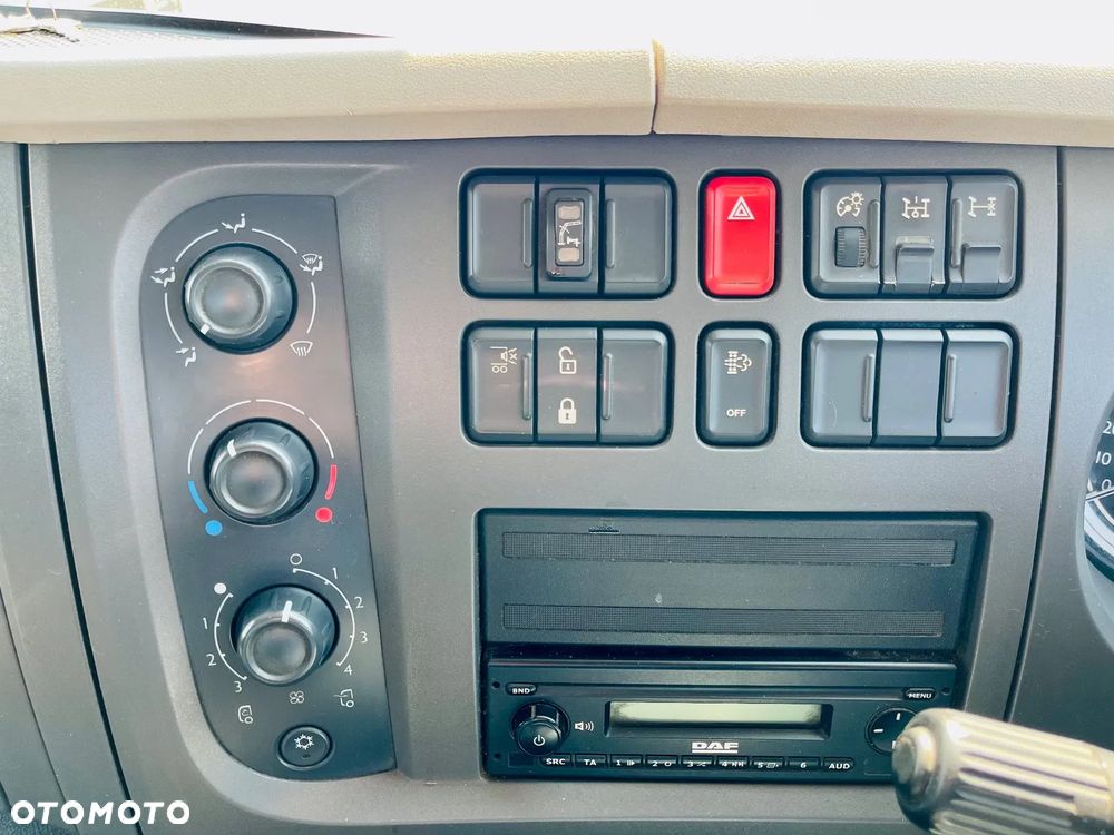 DAF CF LF 18.250 Euro 6 skrzyniowy + HDS HIAB 122 // 4x2 // manual // klima // resor // Anglik !!! // kran Krane żuraw dzwig - 26