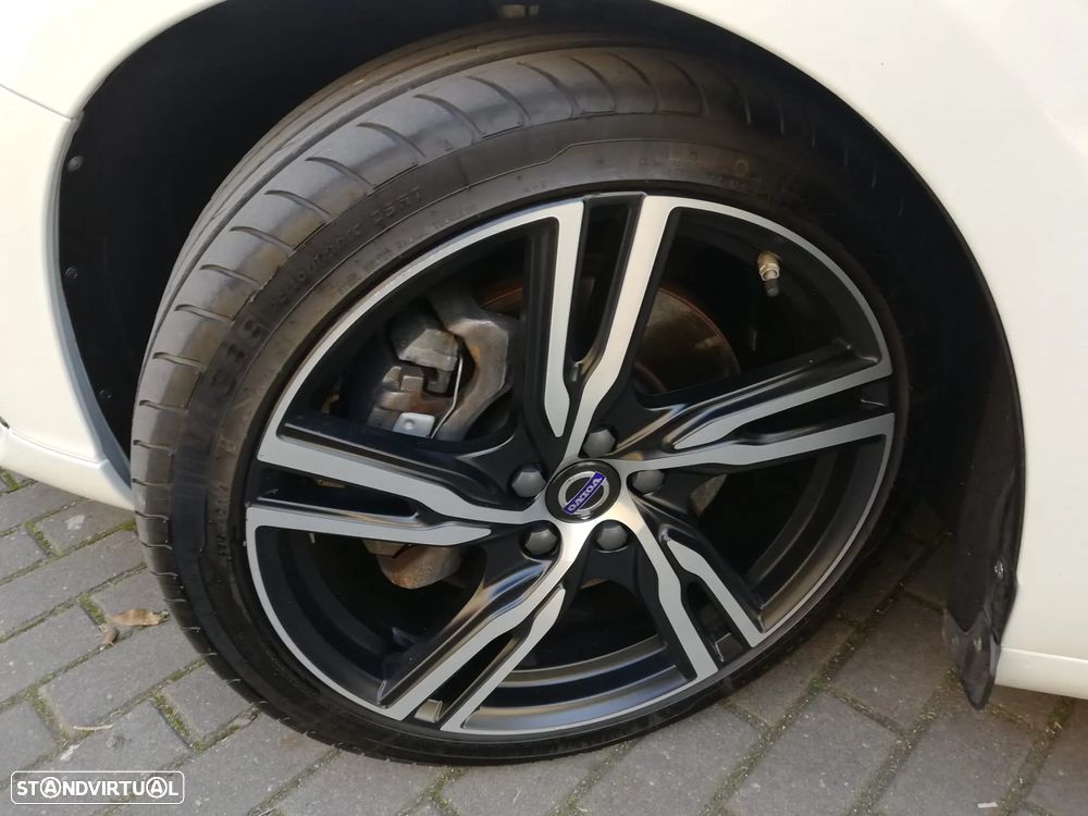 Volvo V60 2.4 D6 R-Design Sum.AWD Phev - 22