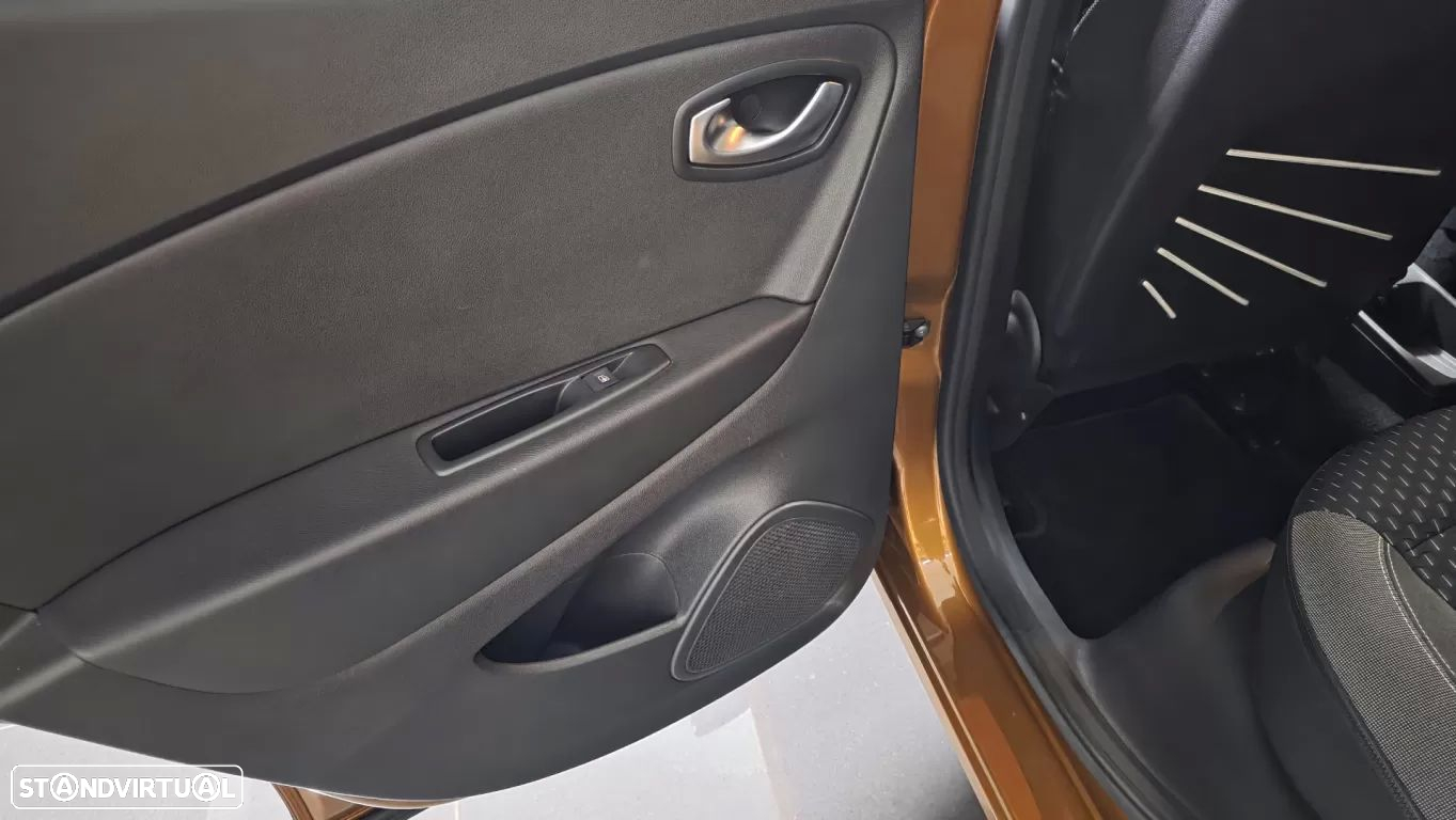 Renault Captur 0.9 TCE Exclusive XMOD - 14