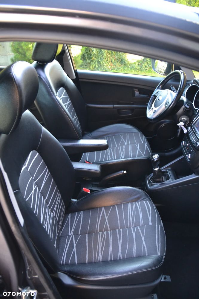 Kia Venga 1.4 CVVT ISG Dream Team Edition - 32