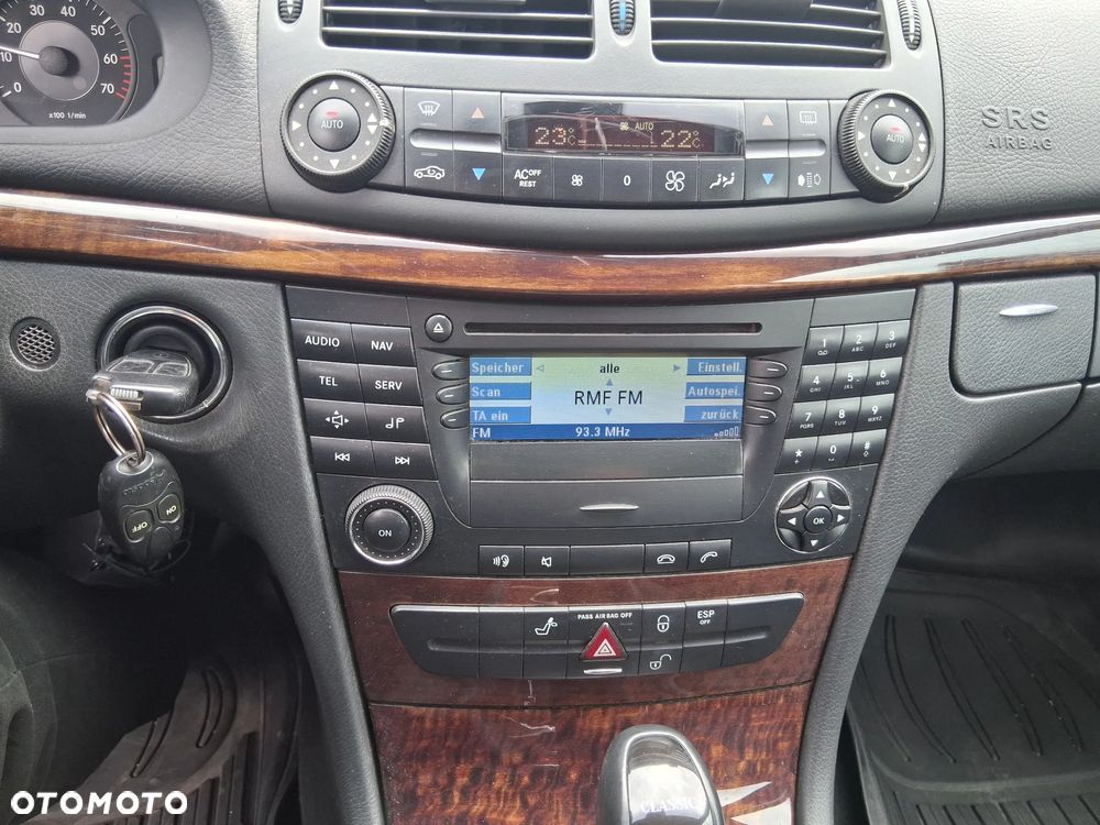 Mercedes-Benz Klasa E 240 4-Matic Classic - 16