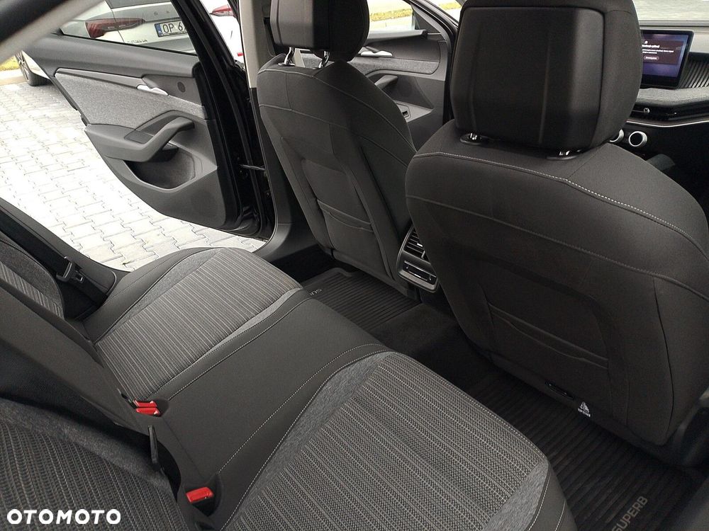 Skoda Superb 2.0 TDI SCR Selection DSG - 22