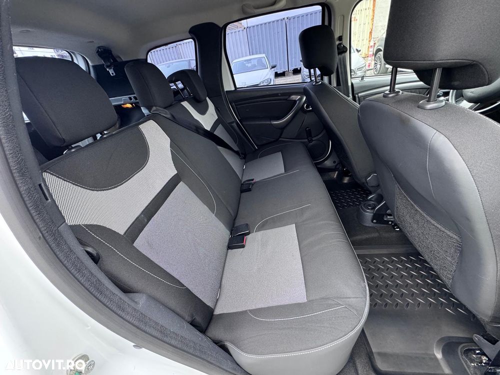 Dacia Duster 1.6 4x4 Laureate - 14