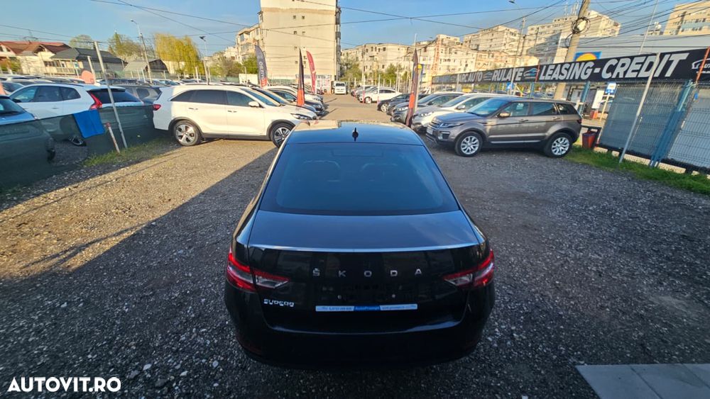 Skoda Superb 2.0 TDI DSG Premium Edition - 7