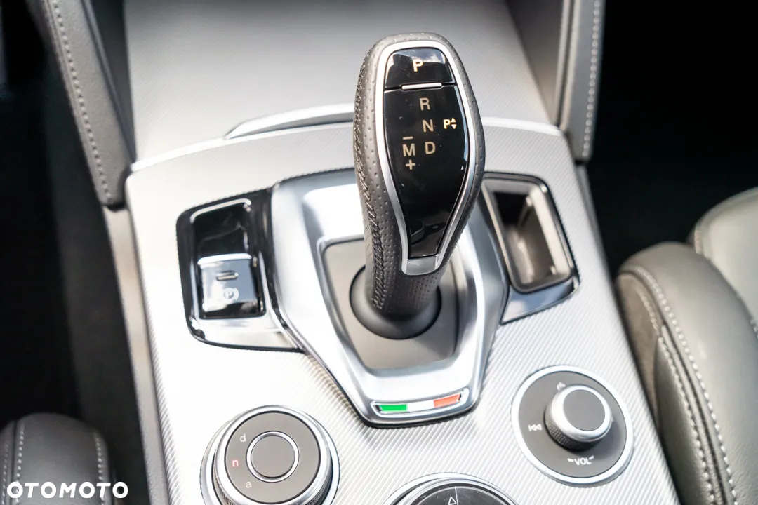 Alfa Romeo Stelvio 2.0 Turbo Veloce Q4 - 24