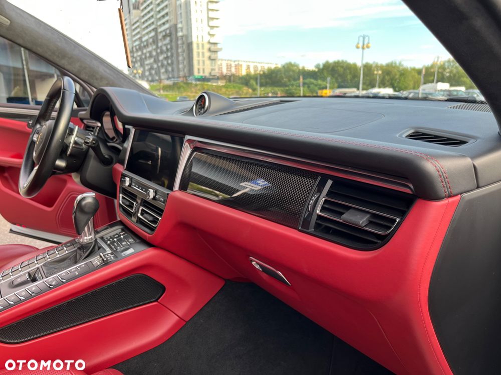 Porsche Macan Turbo - 24