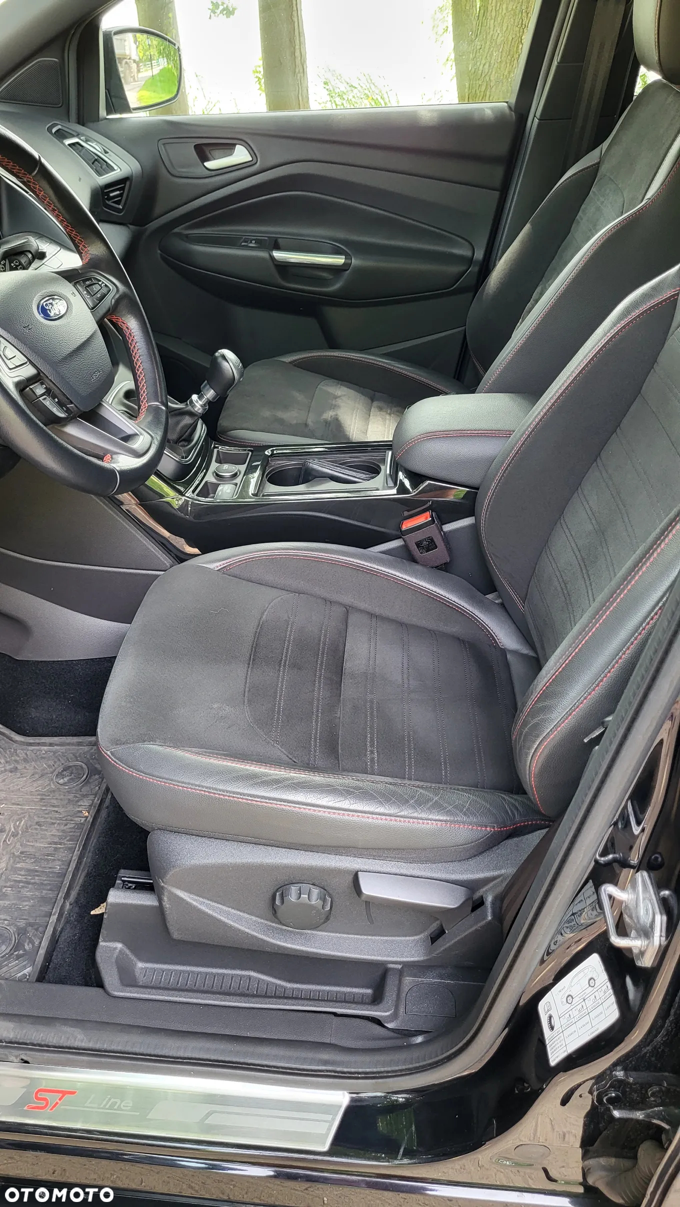 Ford Kuga 1.5 EcoBoost 2x4 ST-Line - 28