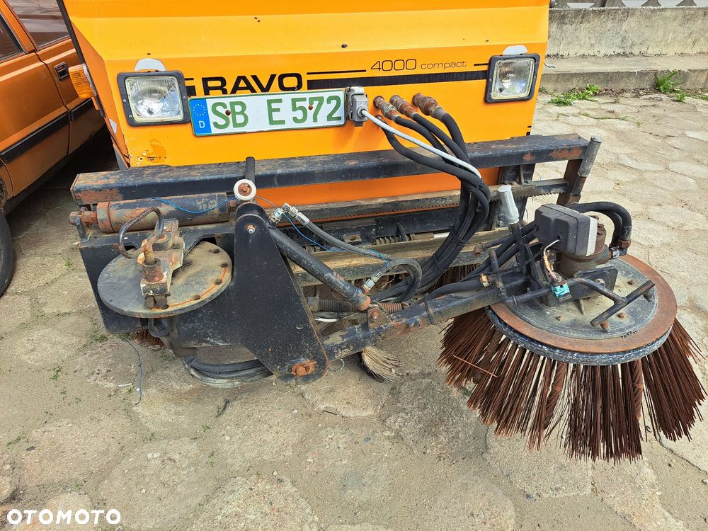 POJAZD SPRZĄTAJĄCY ZAMIATARKA - 11