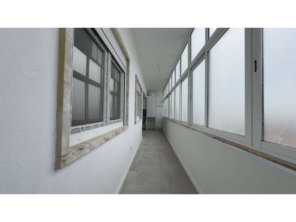 Apartamento T3 com Varanda, para Arrendamento em Almada. - Grande imagem: 2/31