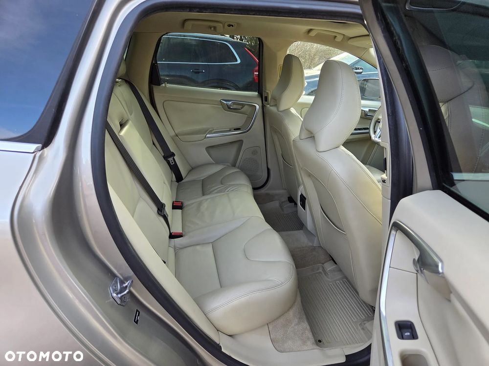 Volvo XC 60 T5 AWD Momentum - 6