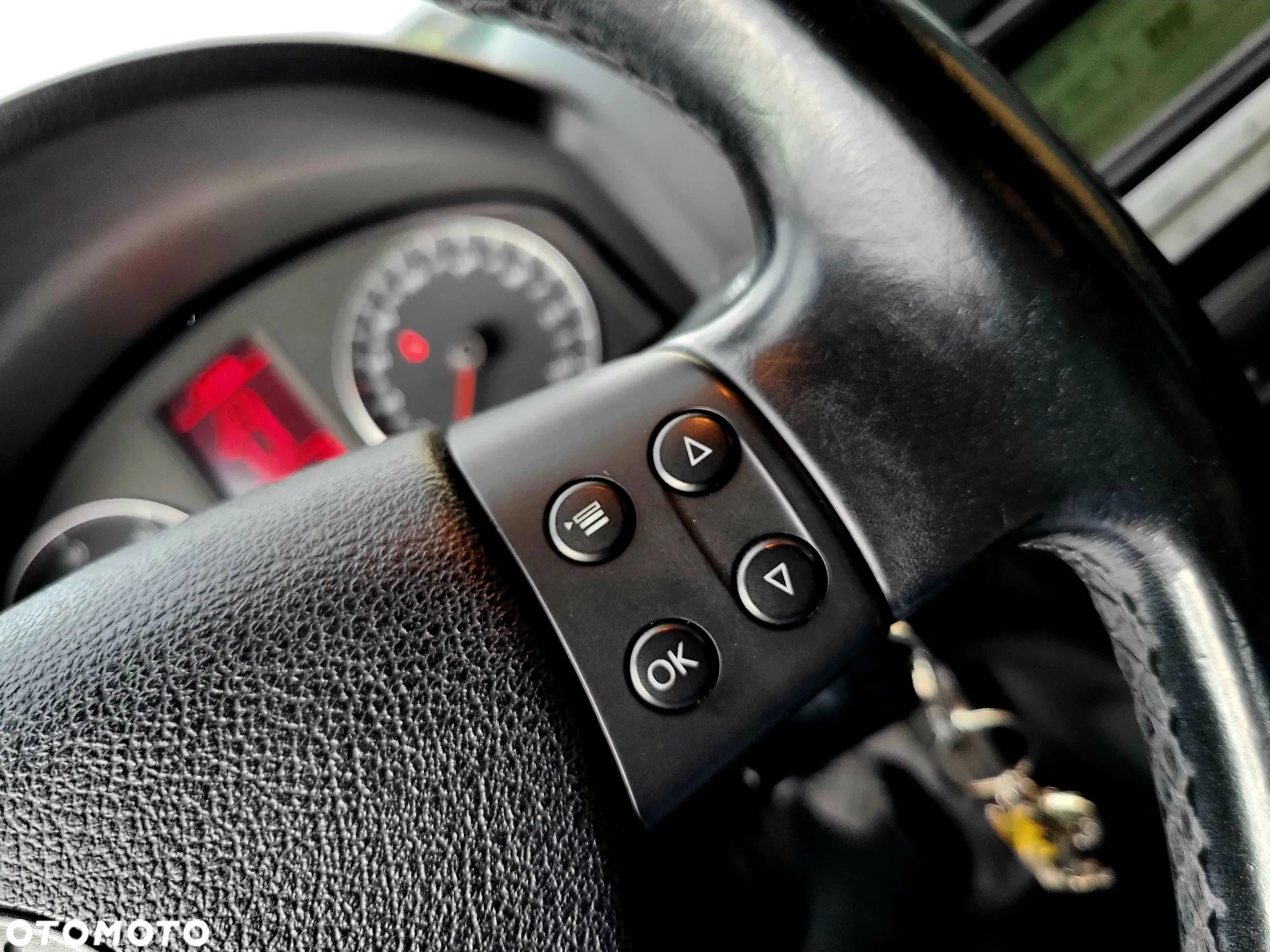 Volkswagen Golf - 25