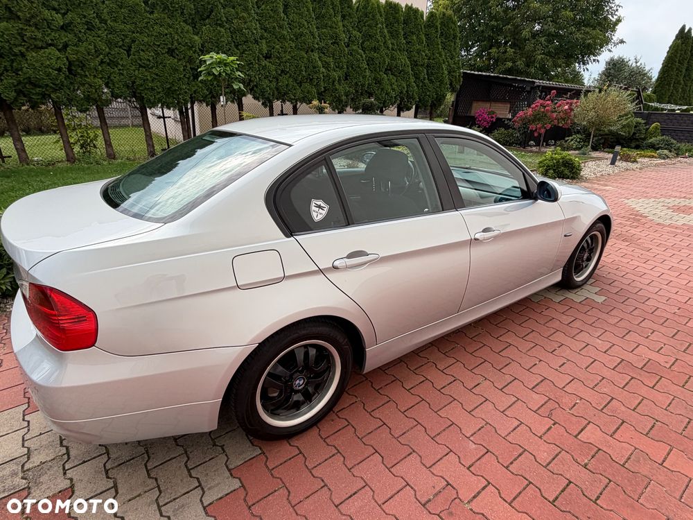 BMW Seria 3 318i - 9