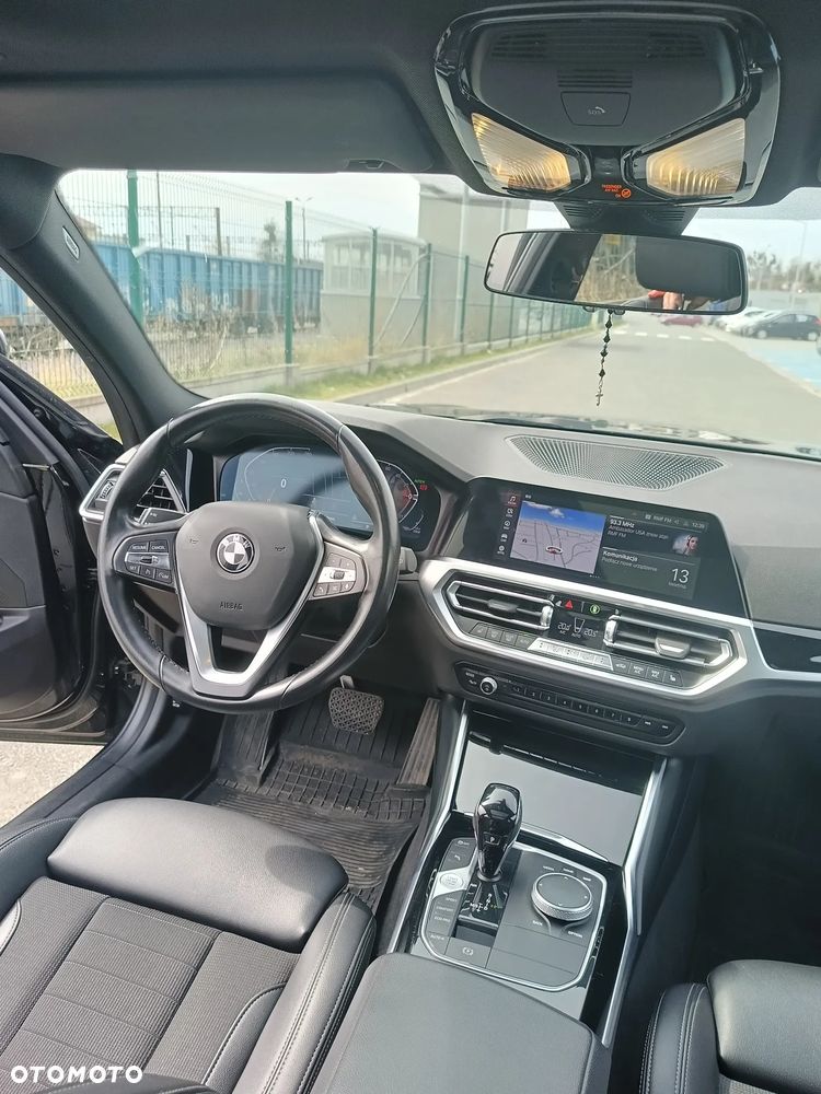 BMW Seria 3 318d mHEV - 17