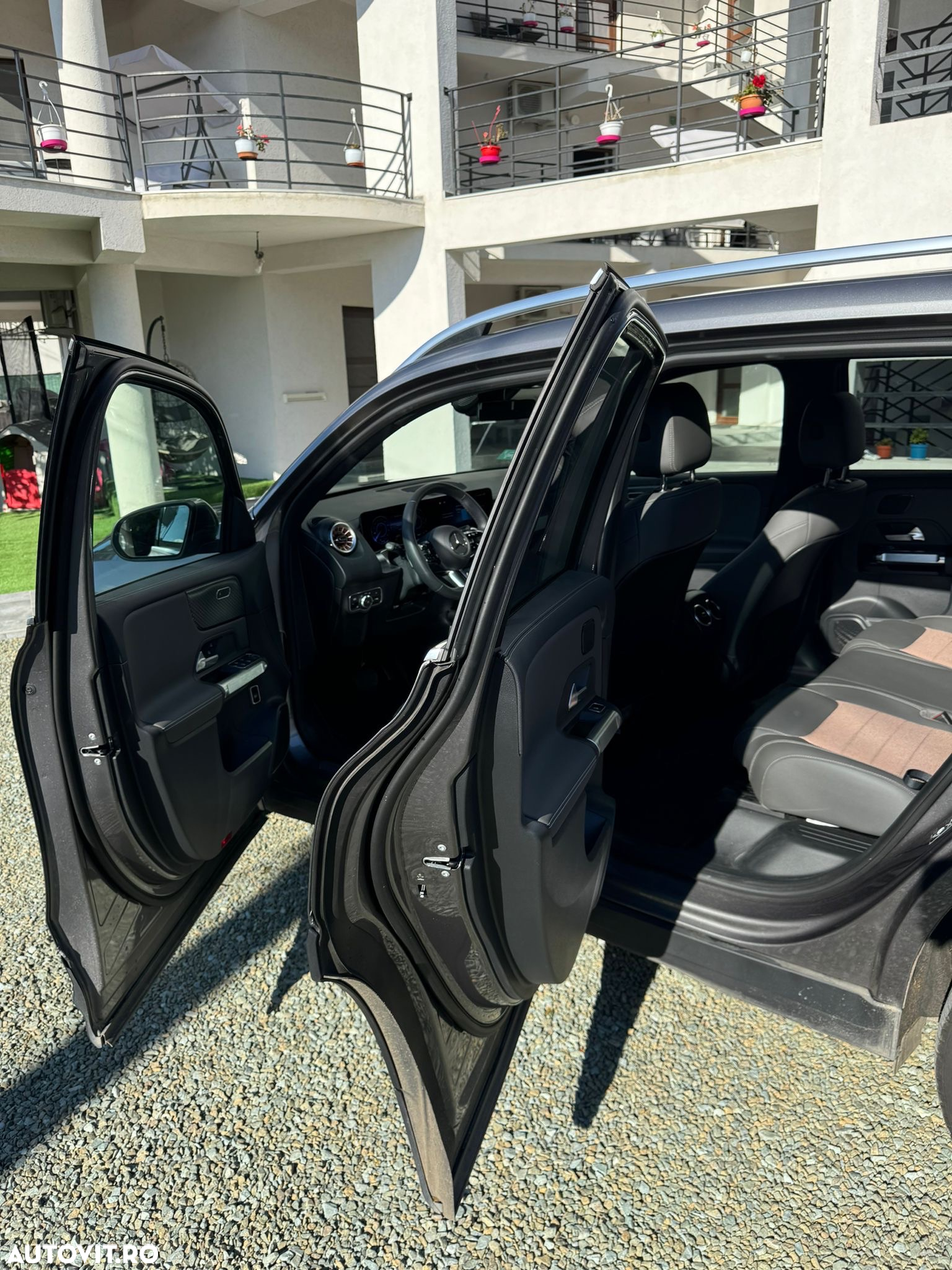 Mercedes-Benz EQB 300 4MATIC - 7